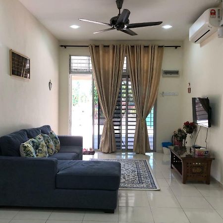 Magnolia 1 Homestay Kampung Kuala Besut Exteriör bild