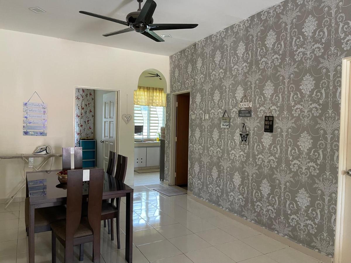 Magnolia 1 Homestay Kampung Kuala Besut Exteriör bild