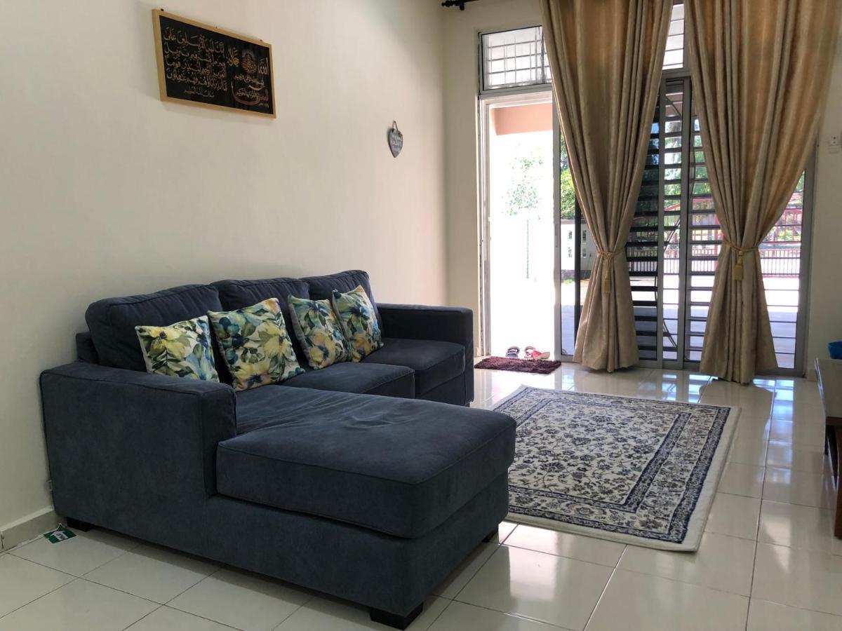 Magnolia 1 Homestay Kampung Kuala Besut Exteriör bild